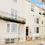 Stylish Newly Renovated Beachfront Getaway Margate
