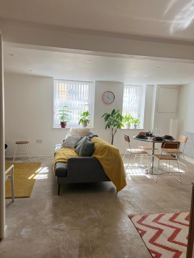 Stylish Newly Renovated Beachfront Getaway Margate