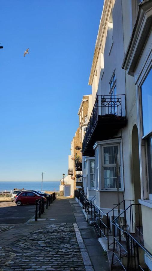 Apartment Stylish Newly Renovated Beachfront Getaway *