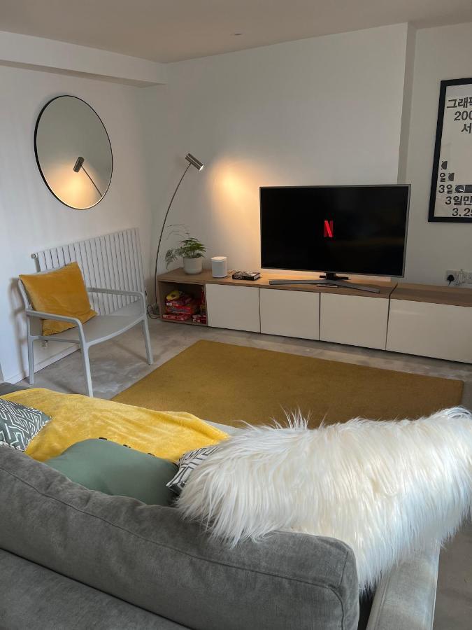 Apartment Stylish Newly Renovated Beachfront Getaway Margate