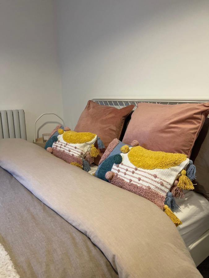 Stylish Newly Renovated Beachfront Getaway Apartment *